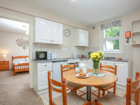 Apartment Five - Uk39841
